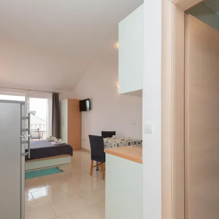 Erstic 6 - By Guide Apartment *