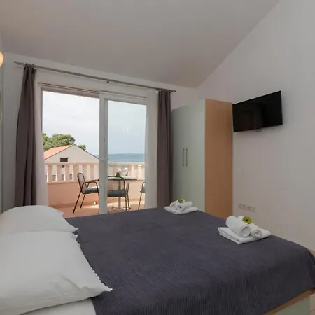 Apartment Erstic 6 - By Guide *